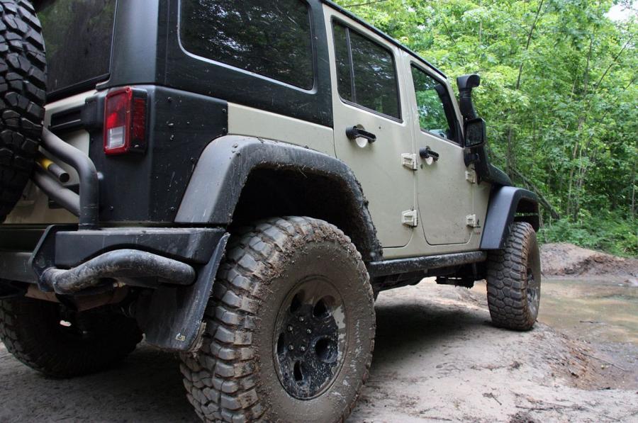  Jeep Wrangler Hemi AEV 2011 года  (фото 23 из 58)